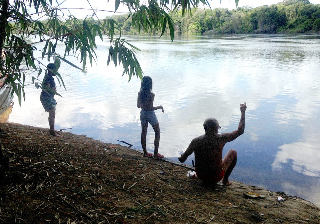 Seis anos após construção da barragem de Belo Monte, mulheres da Volta Grande do Xingu alertam para o colapso da região.